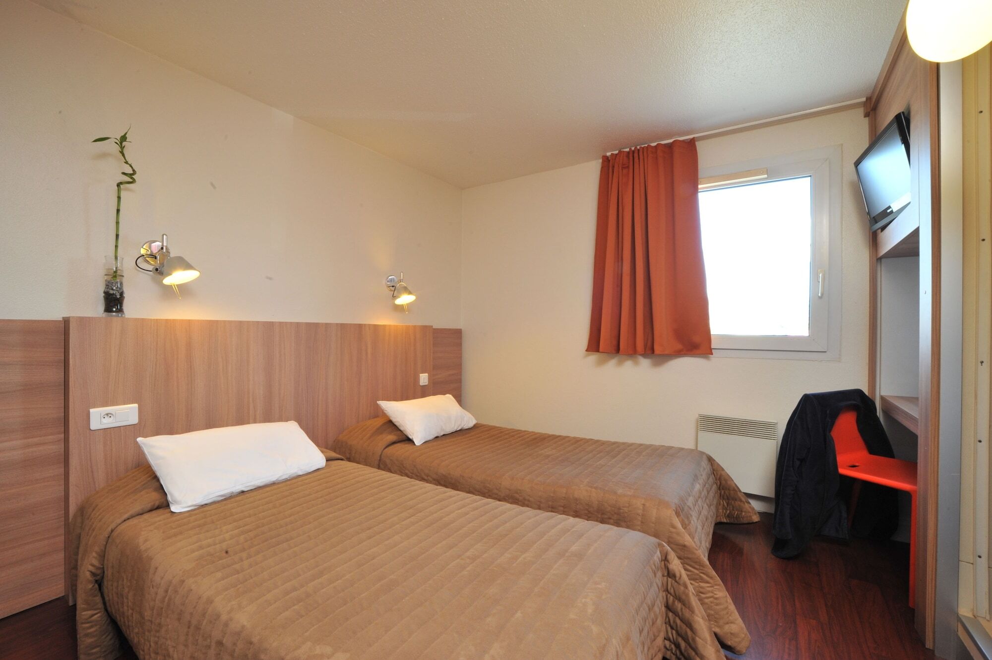 Kyriad Direct Agen Castelculier Екстериор снимка
