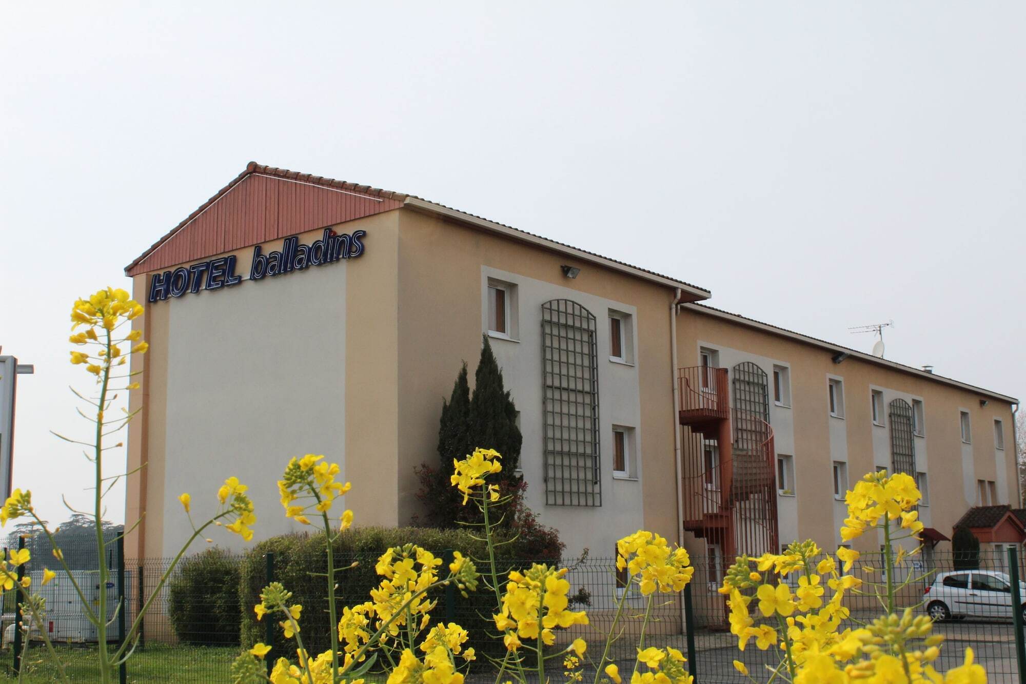 Kyriad Direct Agen Castelculier Екстериор снимка