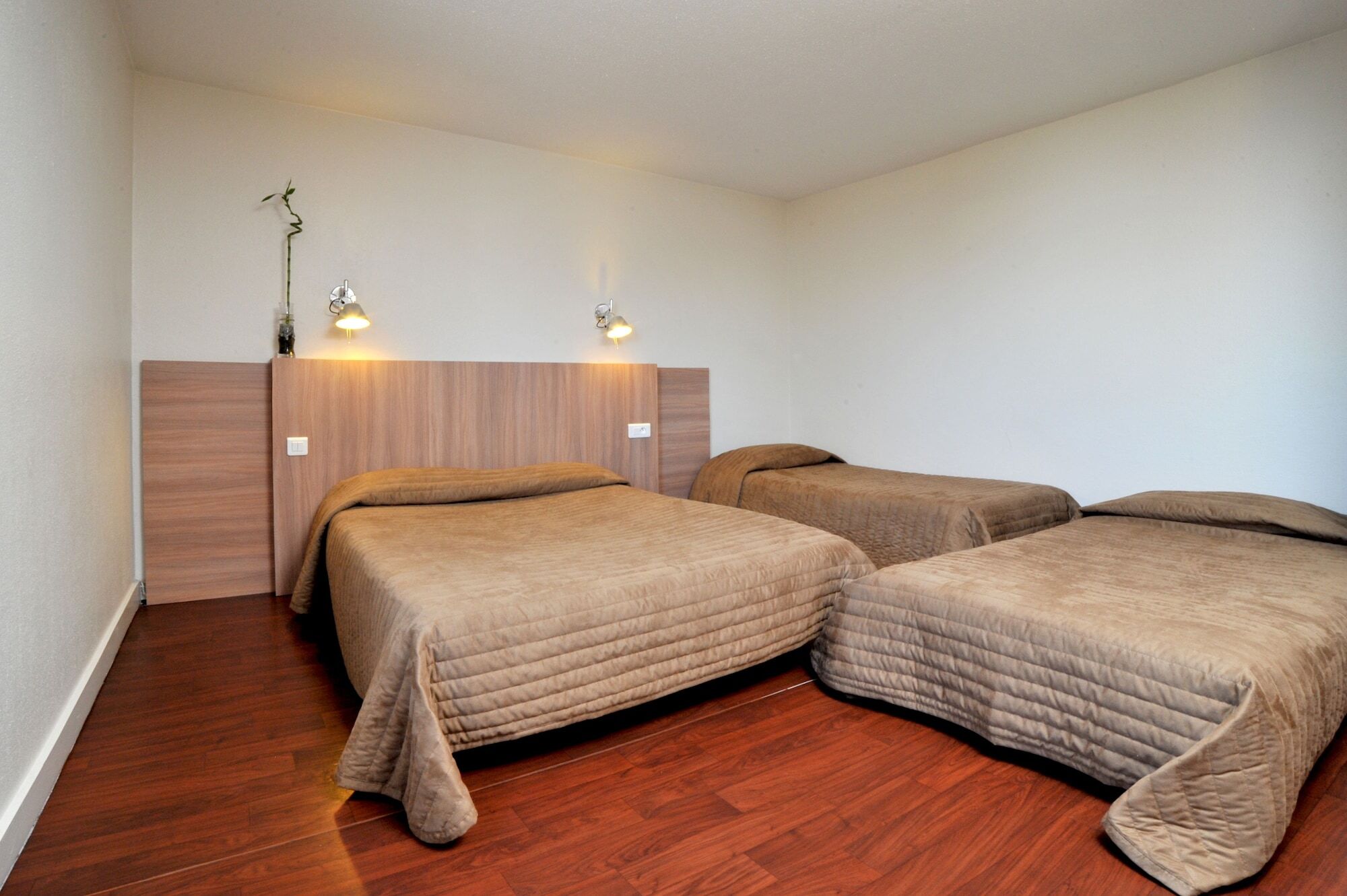 Kyriad Direct Agen Castelculier Екстериор снимка