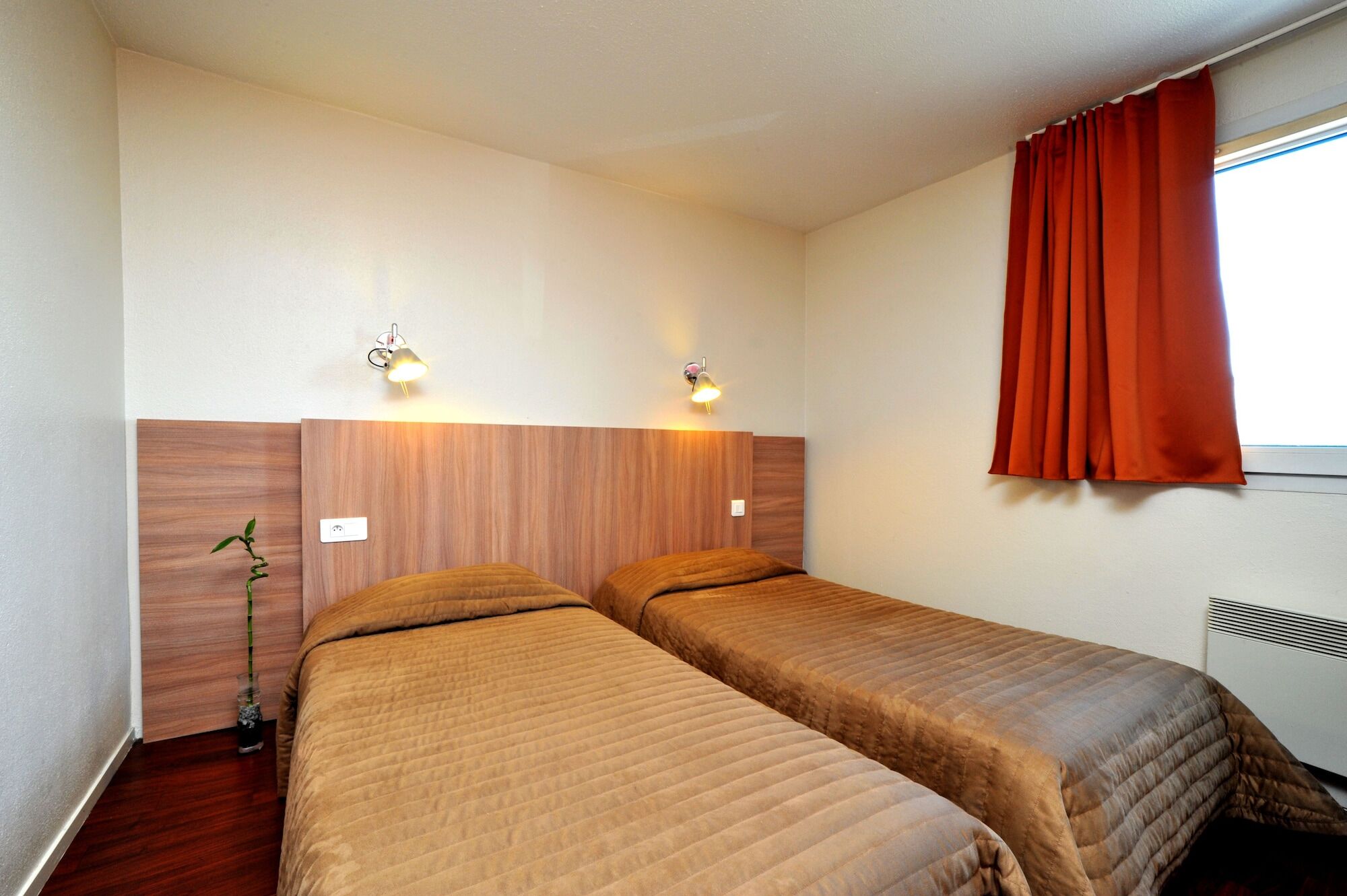 Kyriad Direct Agen Castelculier Екстериор снимка